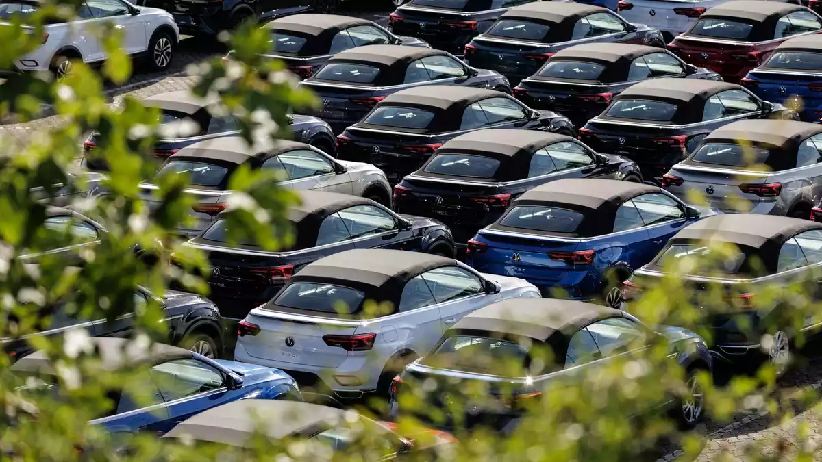 Wird ab Sommer 2027 nicht mehr in Osnabrück produziert: das T-Roc Cabrio. - Bild: David Ebener/dpa
