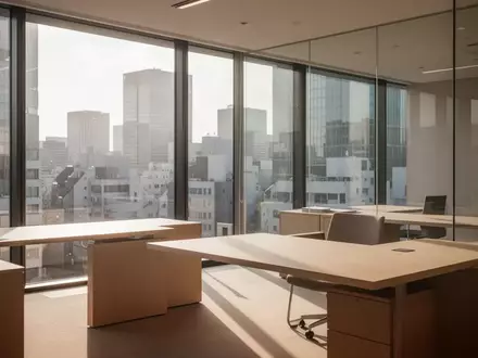Ein minimalistischer, heller Büroarbeitsplatz in Tokio mit natürlichem Lichteinfall und aufgeräumten Holzoberflächen. - Foto: über boerse-global.de
