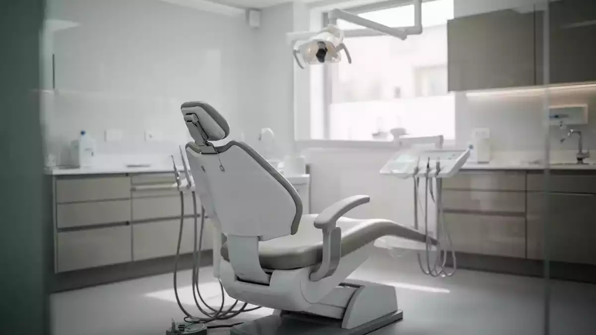 Adipositas erhöht Periimplantitis-Risiko bei Zahnimplantaten deutlich