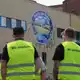 Beschäftigte von Kölln sammeln sich zu einer Streikkundgebung vor dem Werk. - Bild: Marcus Brandt/dpa