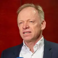 Der Wahlsieg der AfD in Sachsen-Anhalt werde dem Bundesland wirtschaftlich schaden, sagt Ifo-Präsident Fuest. (Archivbild)  - Foto: Peter Kneffel/dpa