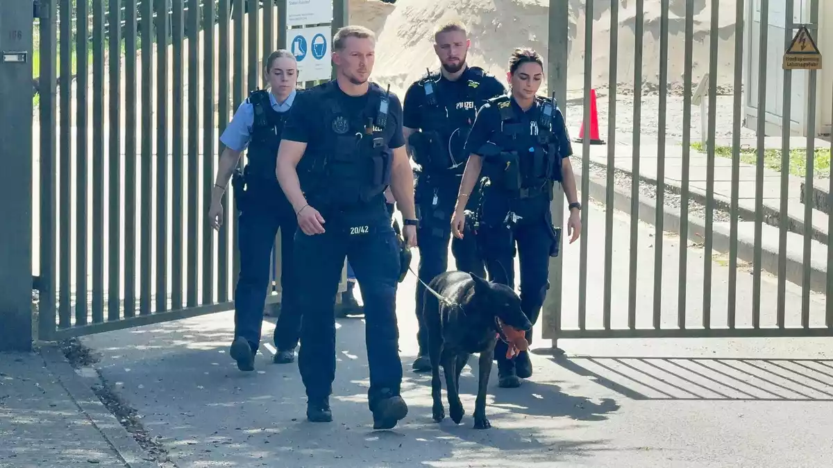 Der Einsatz dauerte viele Stunden.  - Bild: --/Blaulicht-Solingen/dpa
