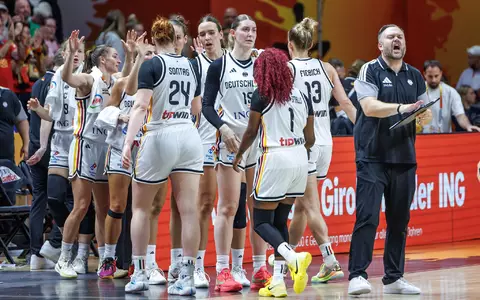 Deutschlands Basketballerinnen feiern den Einzug in die K.o.-Runde. - Foto: Andreas Gora/dpa