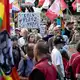 In Essen protestierten mehr als 1.000 Menschen gegen die AfD. - Bild: Fabian Strauch/dpa