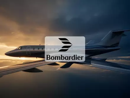 Silhouette eines modernen Privatjets vor einem dramatischen Abendhimmel, symbolisierend die Luftfahrtindustrie. - Foto: über boerse-global.de