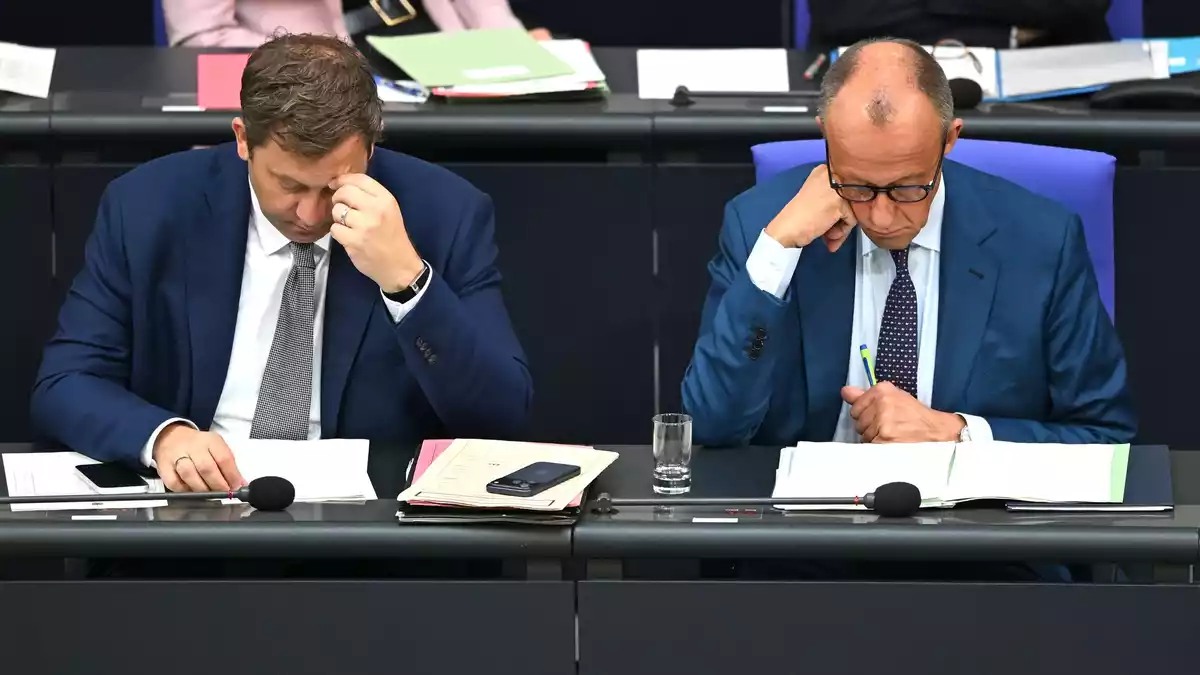 Kanzler und Vizekanzler stehen unter Druck. - Bild: Elisa Schu/dpa