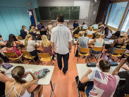 Für die Pisa-Studie werden weltweit Hunderttausende Schülerinnen und Schüler im Alter von 15 Jahren getestet. (Symbolbild) - Foto: picture alliance / dpa