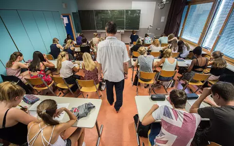 Für die Pisa-Studie werden weltweit Hunderttausende Schülerinnen und Schüler im Alter von 15 Jahren getestet. (Symbolbild) - Foto: picture alliance / dpa