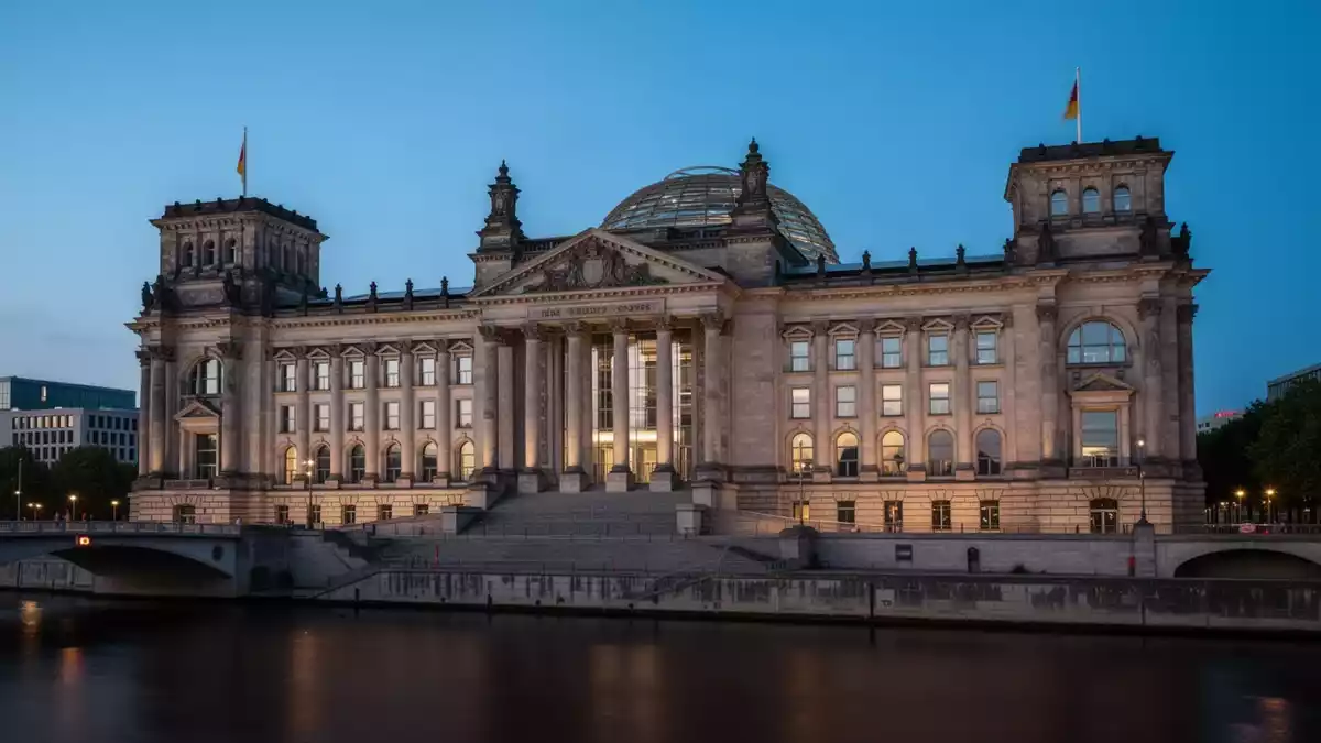 Bundeshaushalt 2027: Mehr Schulden, Verteidigung und Sozialkürzungen