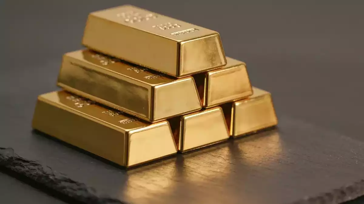 Gold Price Tug-of-War: Central Bank Buying vs Fed Rate Hikes