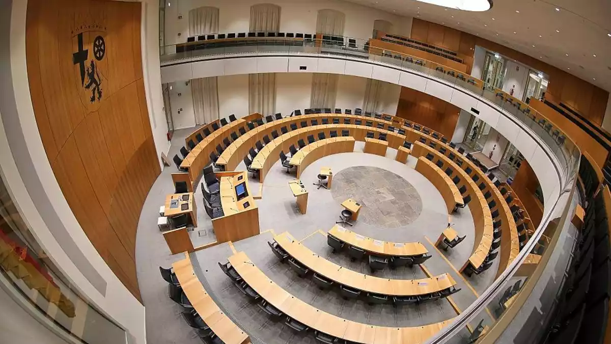 AfD scheitert mit Klage gegen Abgeordnetengesetz in Rheinland-Pfalz