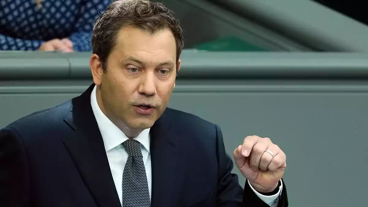 Klingbeil brachte seine Haushaltspläne in den Bundestag ein. - Bild: Kay Nietfeld/dpa