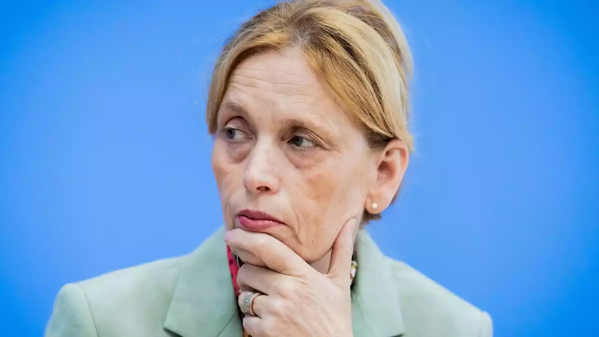 Bundesministerin Prien nennt die Ergebnisse besorgniserregend. - Bild: Christoph Soeder/dpa