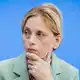 Bundesministerin Prien nennt die Ergebnisse besorgniserregend. - Bild: Christoph Soeder/dpa