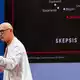Telekom-Chef Tim Höttges warnt vor Pessimismus beim Thema KI. - Bild: Henning Kaiser/dpa