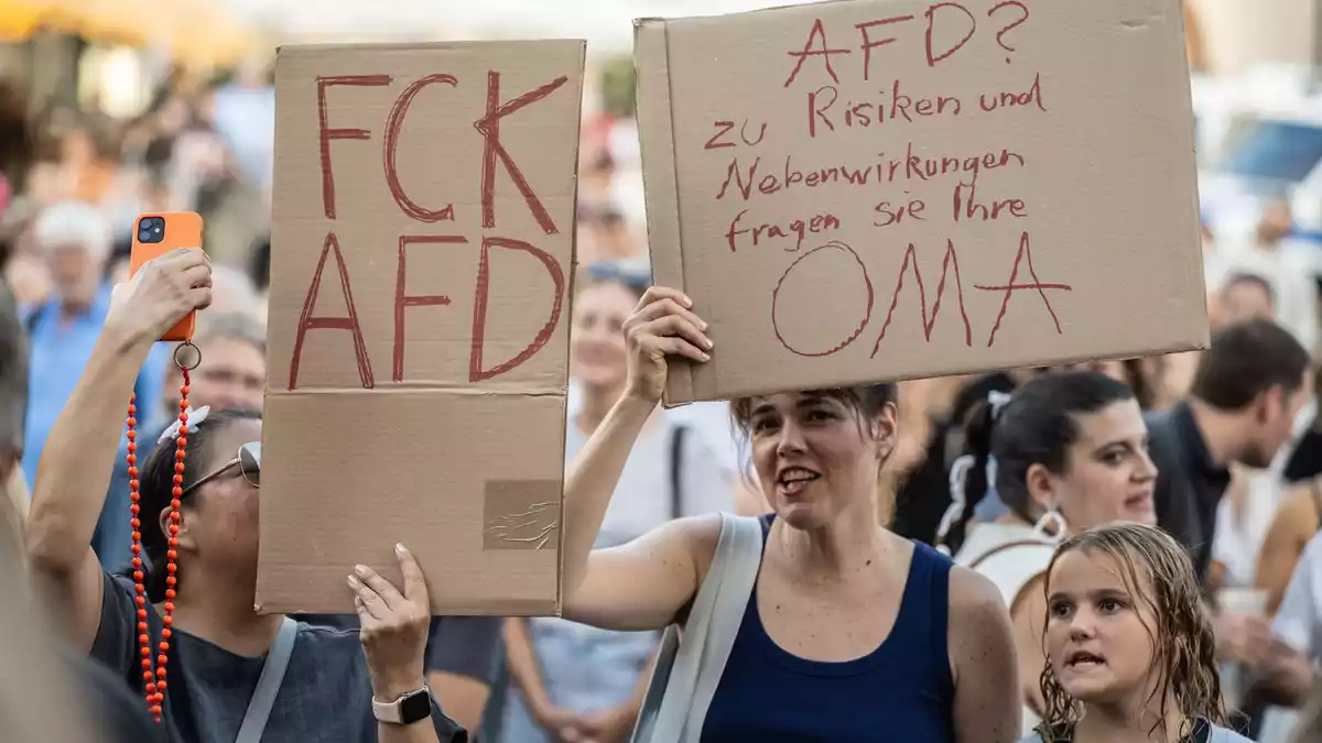 Der Wahlsieg der AfD in Sachsen-Anhalt hat weit über das Bundesland hinaus heftige Reaktionen ausgelöst. (Archivbild) - Bild: Boris Roessler/dpa