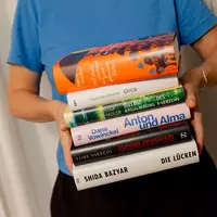 Sechs aus zwanzig: Die Shortlist beim Deutschen Buchpreis steht fest. - Foto: Lena Everding/Börsenverein/dpa