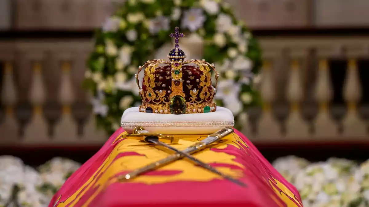 Bis kurz vor der Beisetzung stand der Sarg des Monarchen in der Schlosskapelle. (Achivbild) - Bild: Cornelius Poppe/NTB/dpa