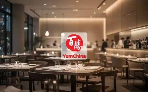 Modernes, minimalistisches Restaurantinterieur bei stimmungsvoller Beleuchtung als Symbol für den Gastronomiesektor. - Foto: über boerse-global.de