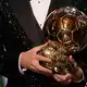 Der Goldene Ball ist im Profifußball ein Prestigepreis. (Archivbild) - Bild: Christophe Ena/AP/dpa