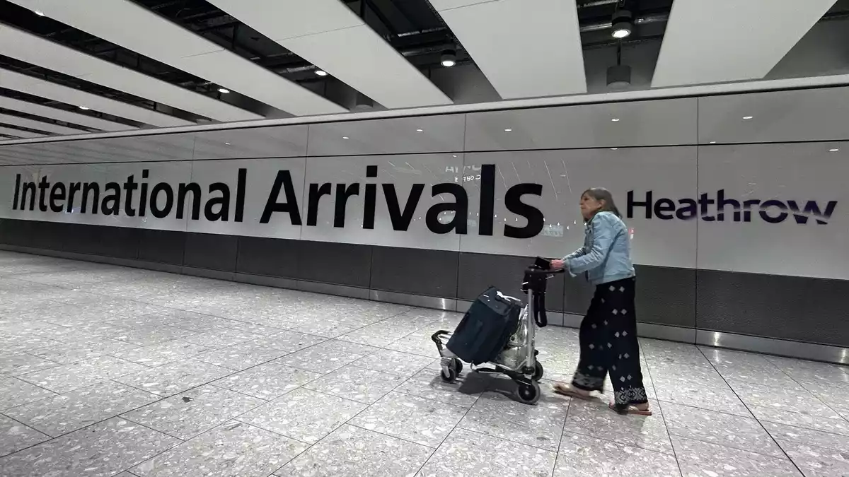Unter anderem der Londoner Flughafen Heathrow war von einer Störung bei der Flugsicherung betroffen. (Archiv) - Bild: Kirsty Wigglesworth/AP/dpa