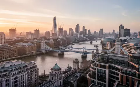 Blick über die Londoner Skyline und die Themse bei Sonnenuntergang in Richtung des Blackfriars-Viertels. - Foto: über boerse-global.de