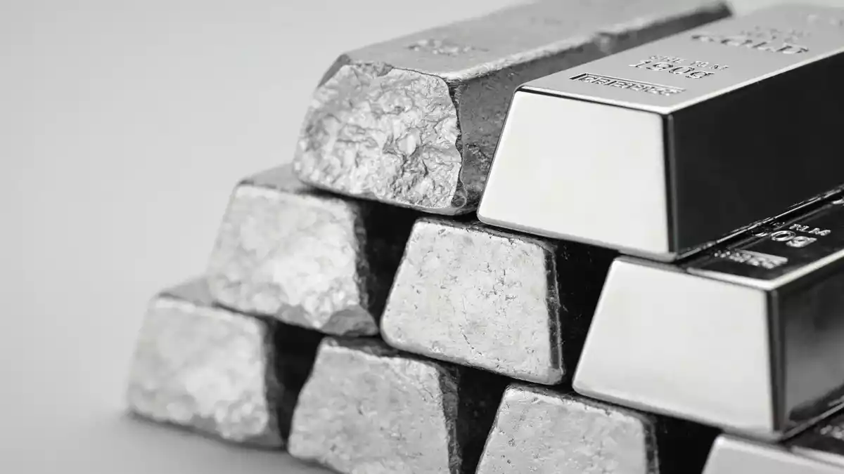 Silver Hovers Near $66 as Fed Rate Hike Bets and Geopolitical Risks Clash
