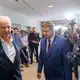 Sven Schulze (CDU) und Guido Heuer (CDU) kommen zur Fraktionssitzung. - Bild: Klaus-Dietmar Gabbert/dpa