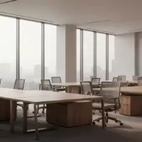 Ein minimalistisch gestalteter, leerer Büroarbeitsplatz mit hellen Holzmöbeln in einer lichtdurchfluteten, modernen Umgebung. - Foto: über boerse-global.de