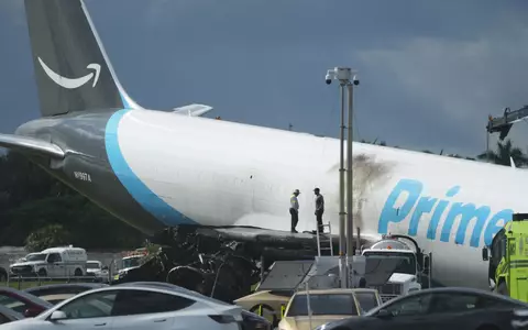 Das Flugzeug schoss über die Landebahn hinaus.  - Foto: Lynne Sladky/AP/dpa
