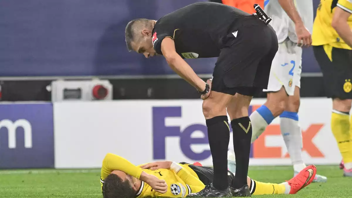 Konstantinos Karetsas musste beim Champions-League-Auftakt verletzt ausgewechselt werden.  - Bild: Bernd Thissen/dpa