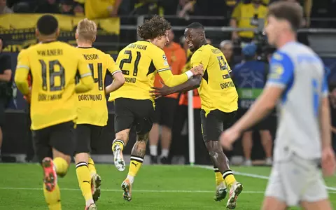 Sorgten in der Dortmunder Offensive für Gefahr: Fábio Silva (l) und Serhou Guirassy. - Foto: Bernd Thissen/dpa