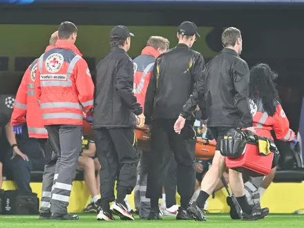 Konstantinos Karetsas wurde zu weiteren Untersuchungen ins Krankenhaus gebracht. - Foto: Bernd Thissen/dpa