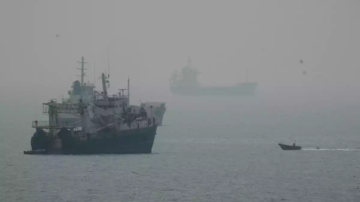 Das US-Militär hat nach eigenen Angaben erneut iranische Tanker angegriffen. (Archivbild)  - Bild: Vahid Salemi/AP/dpa