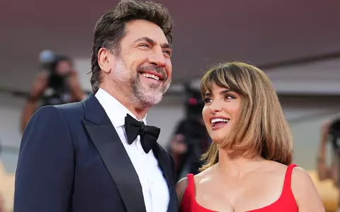 Das Ehepaar vor der Premiere auf dem roten Teppich. - Foto: Scott A Garfitt/Invision/AP/dpa