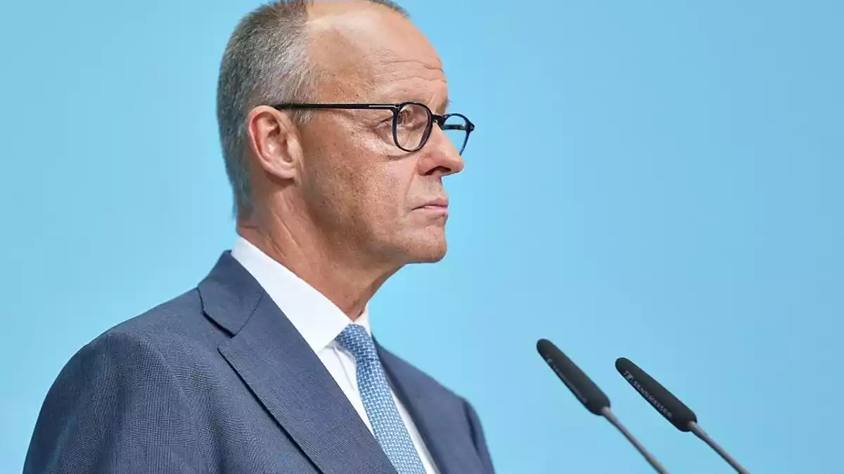 Linke fordert klare Worte von Merz an Emirate-Präsident