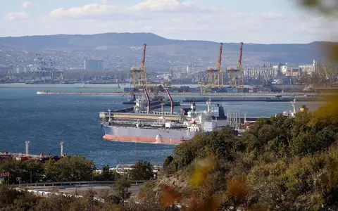 Der russische Schwarzmeerhafen Noworossijsk ist immer wieder Ziel ukrainischer Drohnenangriffe. (Archivbild) - Foto: ---/AP/dpa