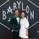 Die Schauspieler Volker Bruch und Liv Lisa Fries sind die Hauptdarsteller der TV-Serie «Babylon Berlin» (Archivbild) - Bild: Jens Kalaene/dpa