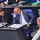 Es ist das erste Aufeinandertreffen von Merz und Weidel seit dem Erdrutschsieg der AfD in Sachsen-Anhalt. - Bild: Michael Kappeler/dpa
