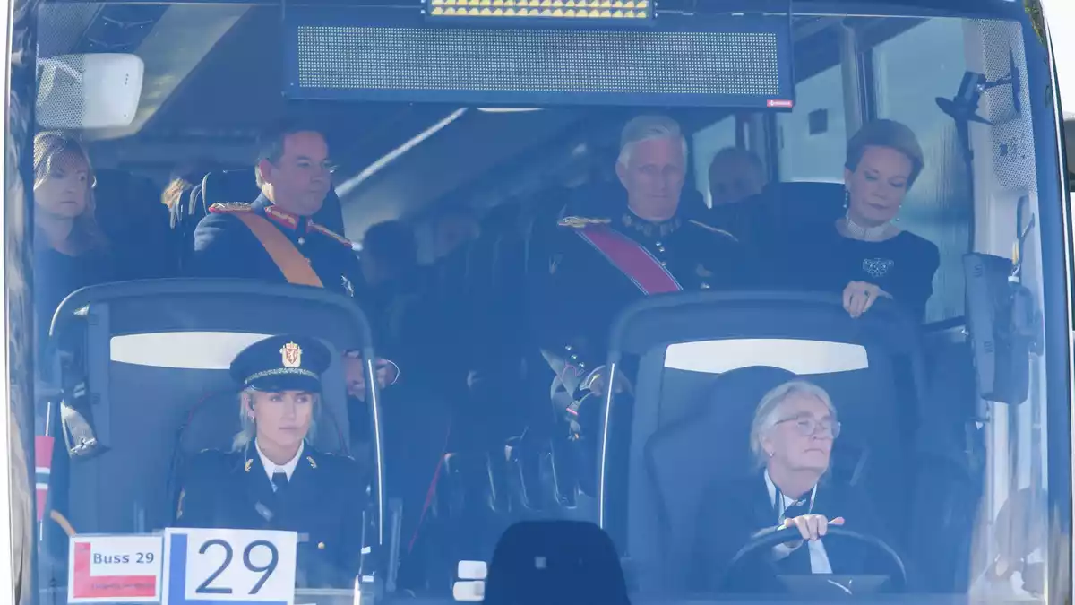 Das belgische Königspaar reiste nach Oslo, um Abschied von König Harald V. zu nehmen. - Bild: Frederik Ringnes/NTB Scanpix/AP/dpa