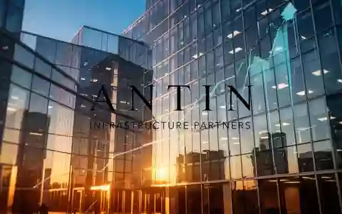 Modernes Glasgebäude bei Sonnenuntergang als Symbol für Investitionen und Unternehmensverkäufe. - Foto: über boerse-global.de