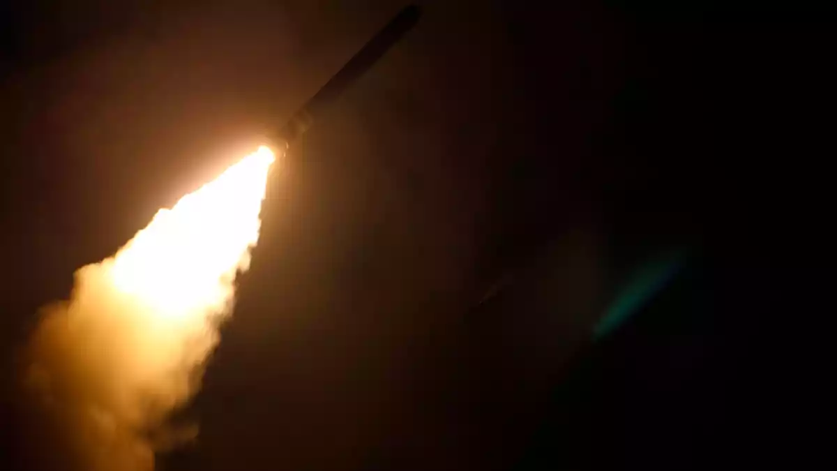 Abgefeuerter Tomahawk-Marschflugkörper. (Symbolbild) - Bild: Mass Communication Spc. 3rd Clas/U.S. Navy/dpa