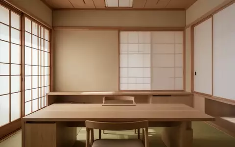Ein minimalistischer japanischer Arbeitsplatz mit Holztischen und natürlichem Licht, ohne technische Geräte. - Foto: über boerse-global.de