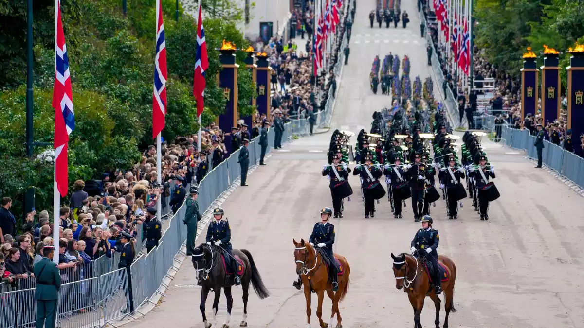 Norwegen sagt seinem langjährigen König Harald V. Lebewohl. - Bild: Ole Berg-Rusten/NTB Scanpix/AP/dpa