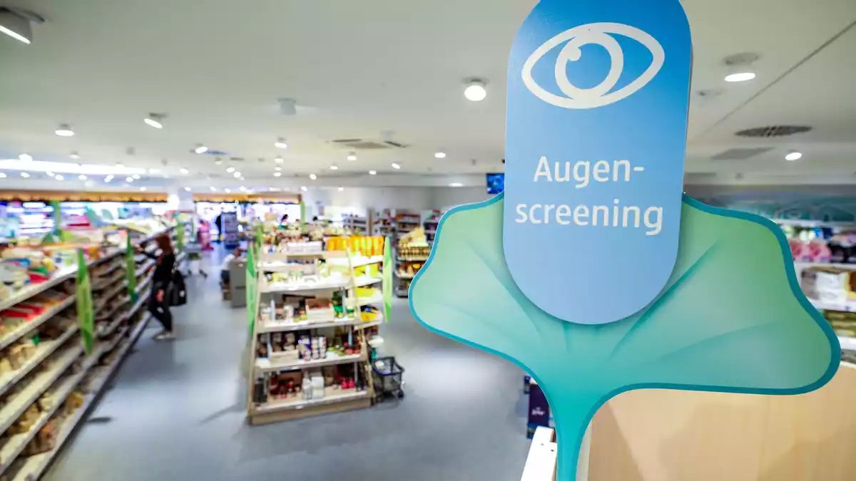 Das Augenscreening-Angebot bei dm ist ein Fall für die Justiz. (Archivbild) - Bild: Christoph Reichwein/dpa