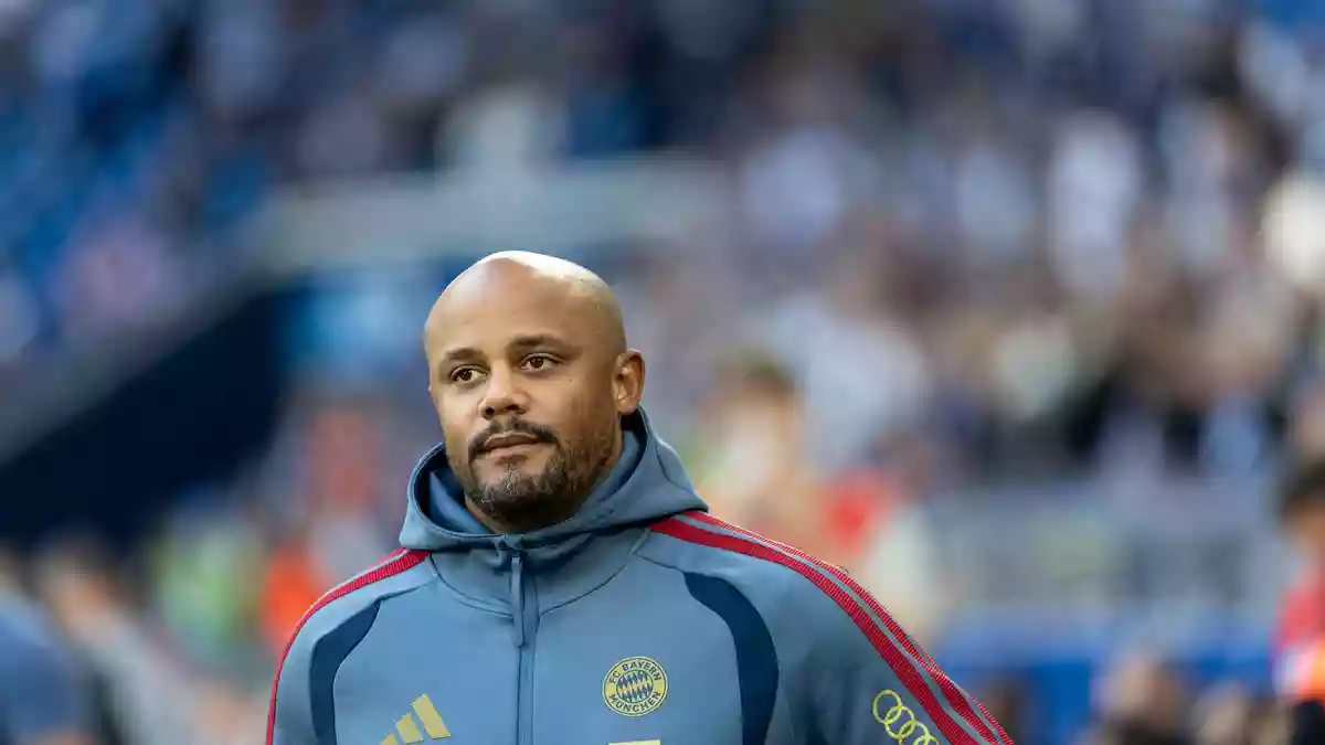 Brust raus: Die Bayern und Trainer Vincent Kompany haben ein klares Ziel vor Augen. (Archivbild)  - Bild: Fabian Strauch/dpa