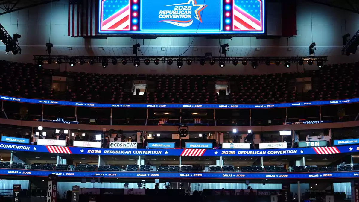 Die Republikaner halten ihren ersten Midterms-Parteitag in Dallas im US-Bundesstaat Texas ab.  - Bild: Julia Demaree Nikhinson/AP/dpa