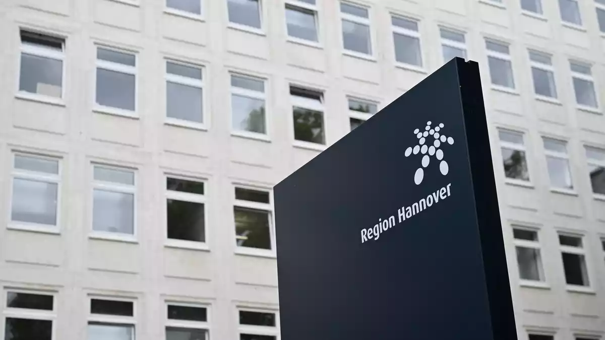 Von seinem Amt als Regionspräsident ist Krach beurlaubt, weil er Spitzenkandidat in Berlin wurde. - Bild: Julian Stratenschulte/dpa