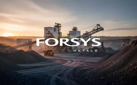 Moderne Bergbau-Industrieanlage bei Sonnenaufgang in einer atmosphärischen, professionellen Landschaftsaufnahme. - Foto: über boerse-global.de