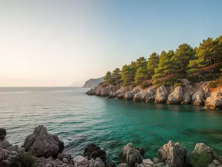 Die Mittelmeerküste bei Antalya, Türkei, bei Sonnenuntergang als Symbol für den Standort der kommenden Klimakonferenz COP31. - Foto: über boerse-global.de